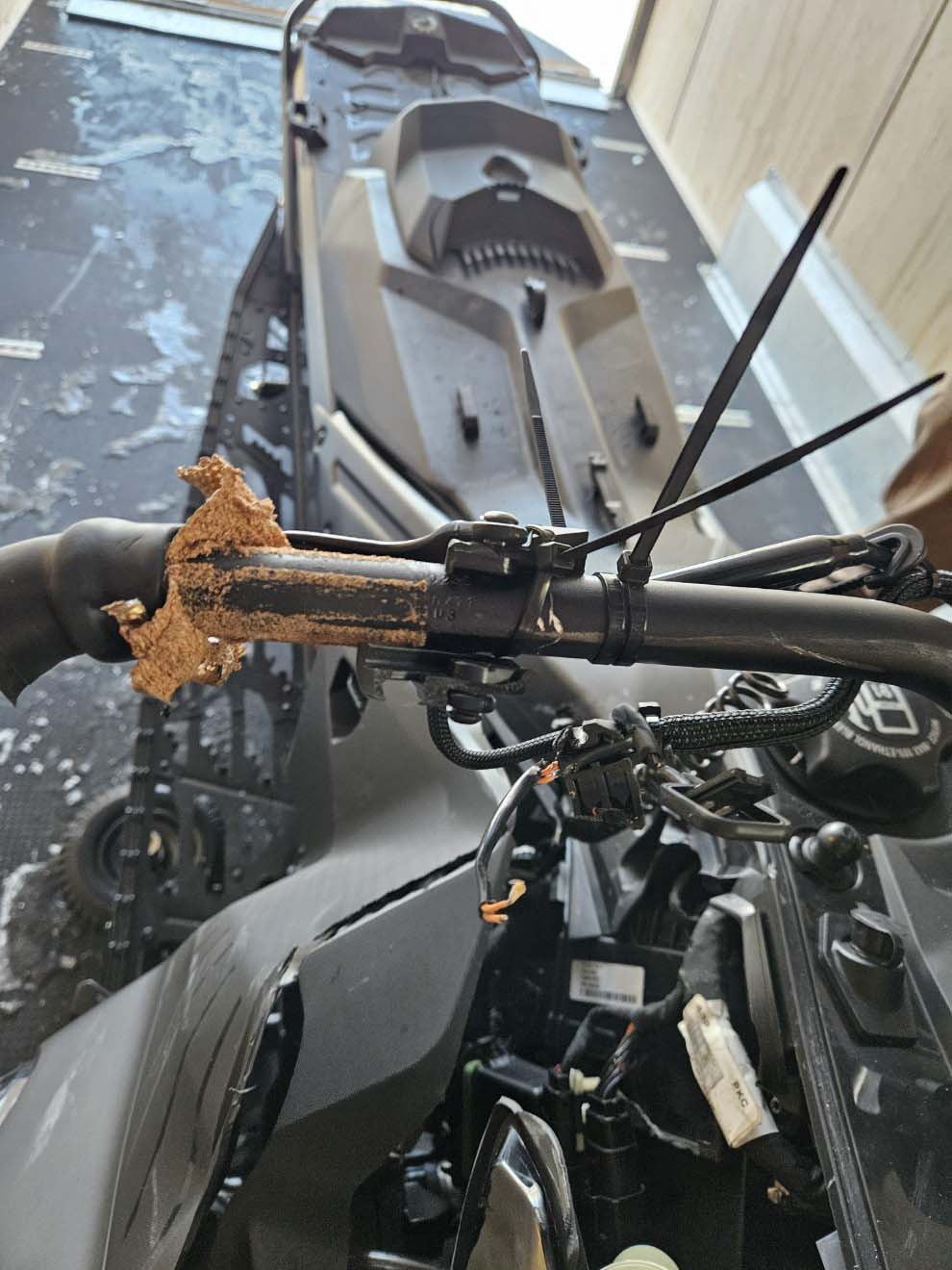 2024 Ski Doo 850CC Snowmobile - Image 10