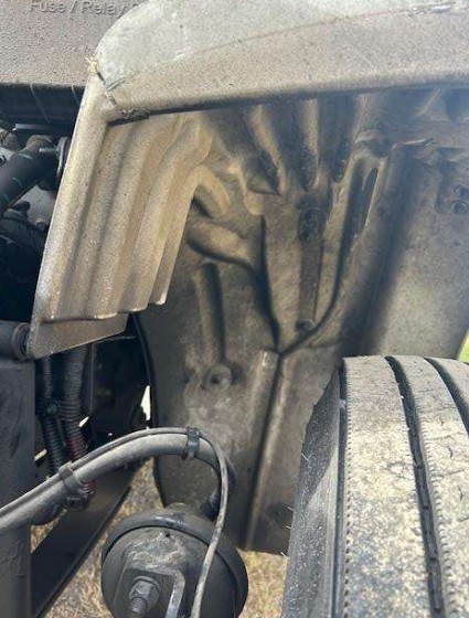 2025 Freightliner M2 Flatbed - Image 12