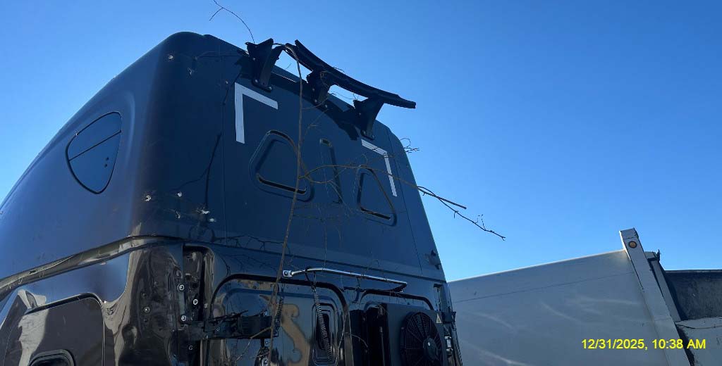 2025 Freightliner Cascadia - Image 11