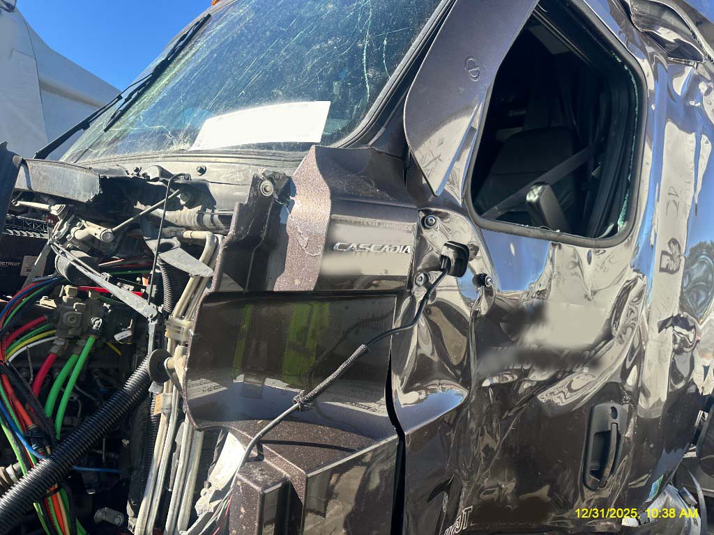 2025 Freightliner Cascadia - Image 16