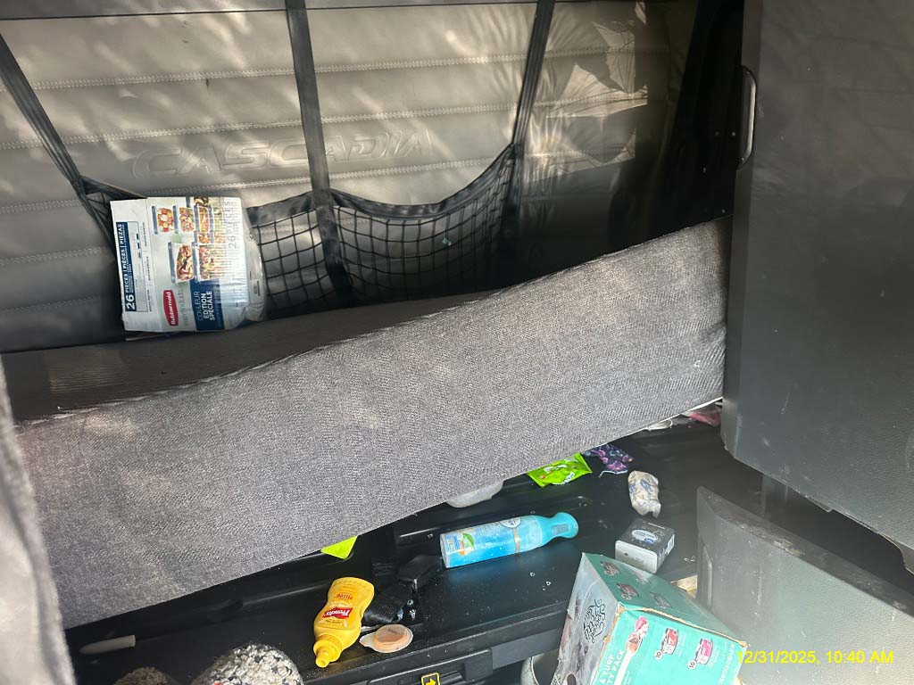 2025 Freightliner Cascadia - Image 28