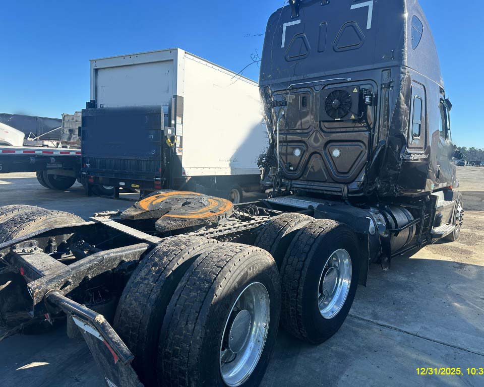 2025 Freightliner Cascadia - Image 3