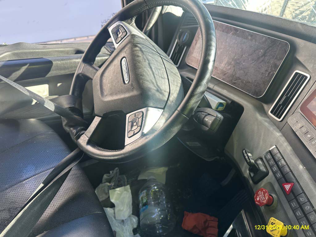 2025 Freightliner Cascadia - Image 29