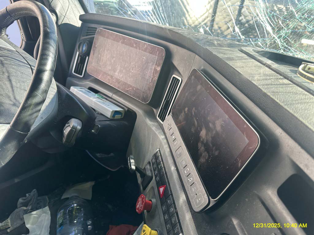 2025 Freightliner Cascadia - Image 30