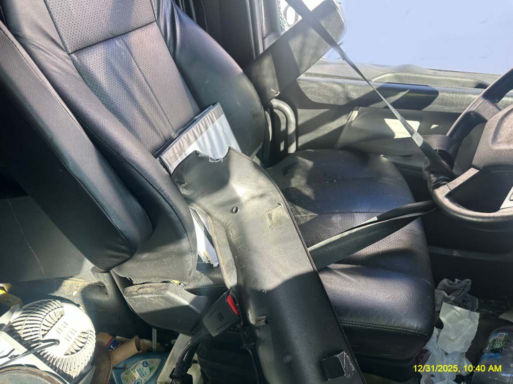 2025 Freightliner Cascadia - Image 32