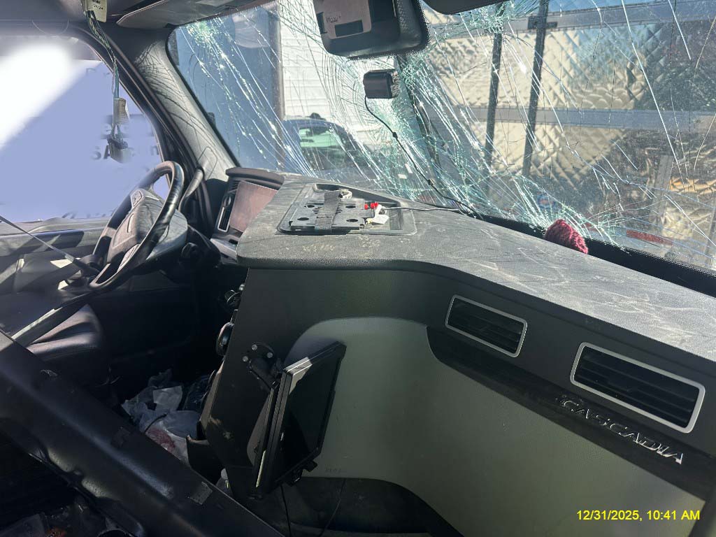 2025 Freightliner Cascadia - Image 33