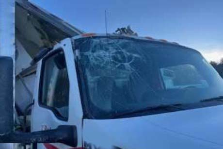 2025 International MV607 Box Truck - Image 5