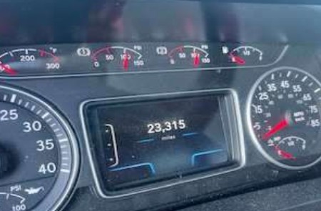 2025 International MV607 Box Truck - Image 8