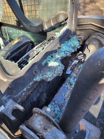 2025 New Holland L328 Skid Steer - Image 9