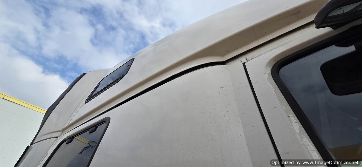 2025 Volvo VNL 860 - Image 8