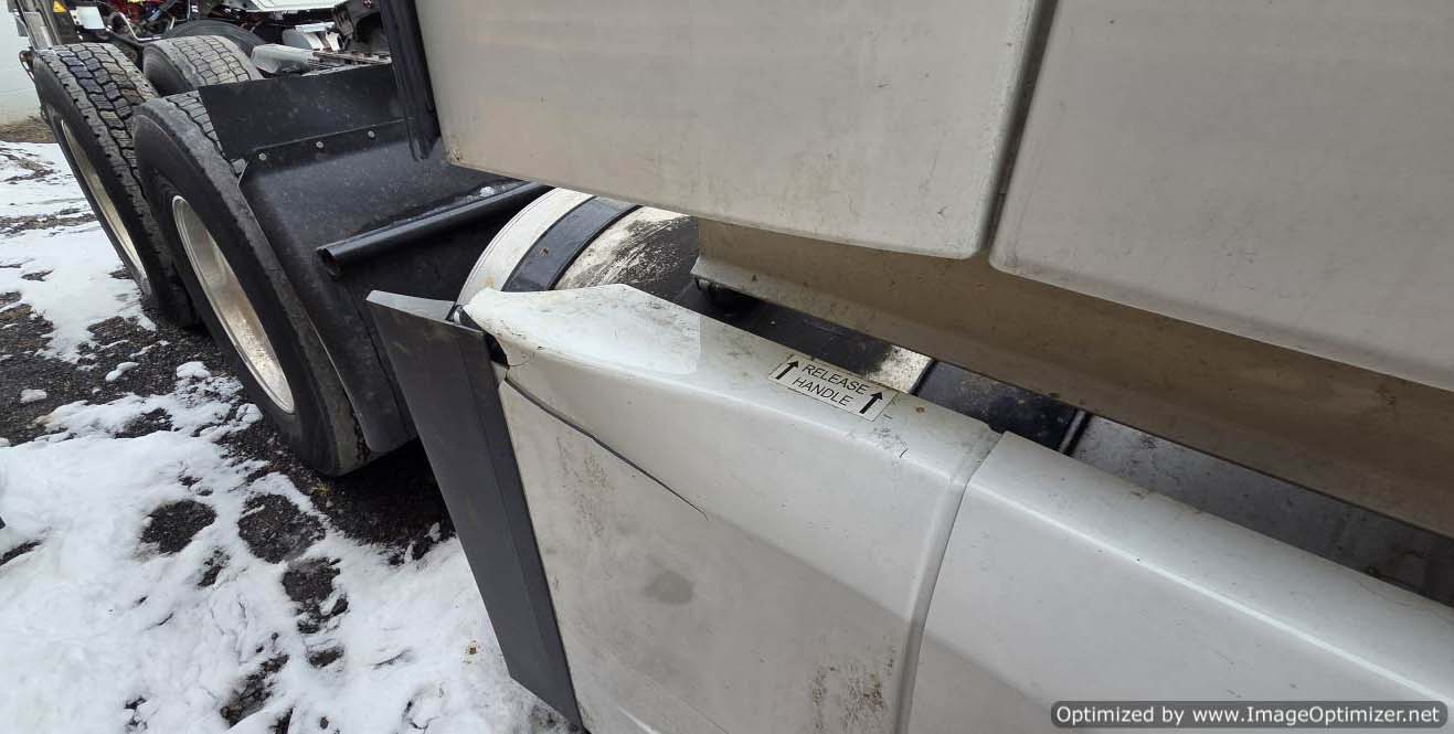 2025 Volvo VNL 860 - Image 9