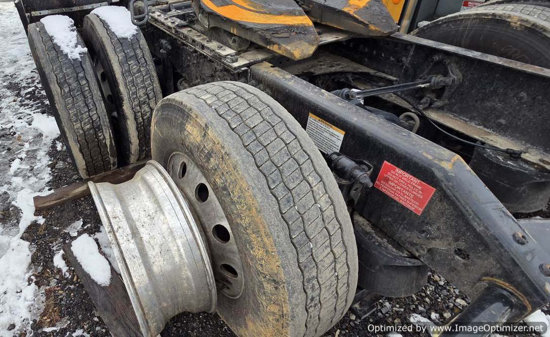 2025 Volvo VNL 860 - Image 14