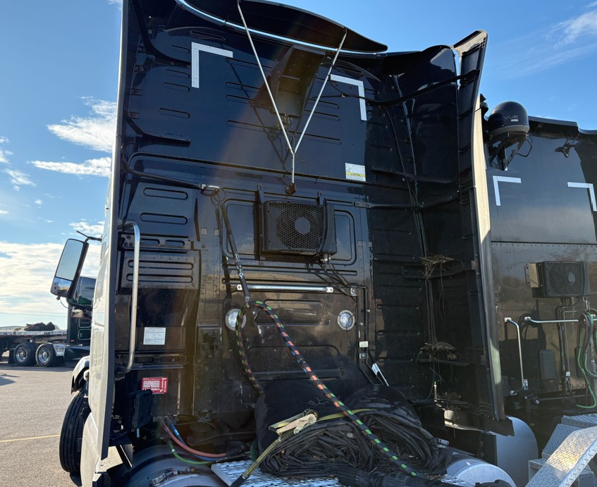 2023 Volvo VNL - Image 22