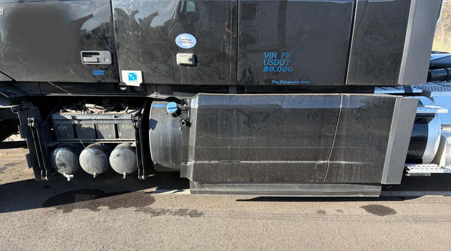 2023 Volvo VNL - Image 23