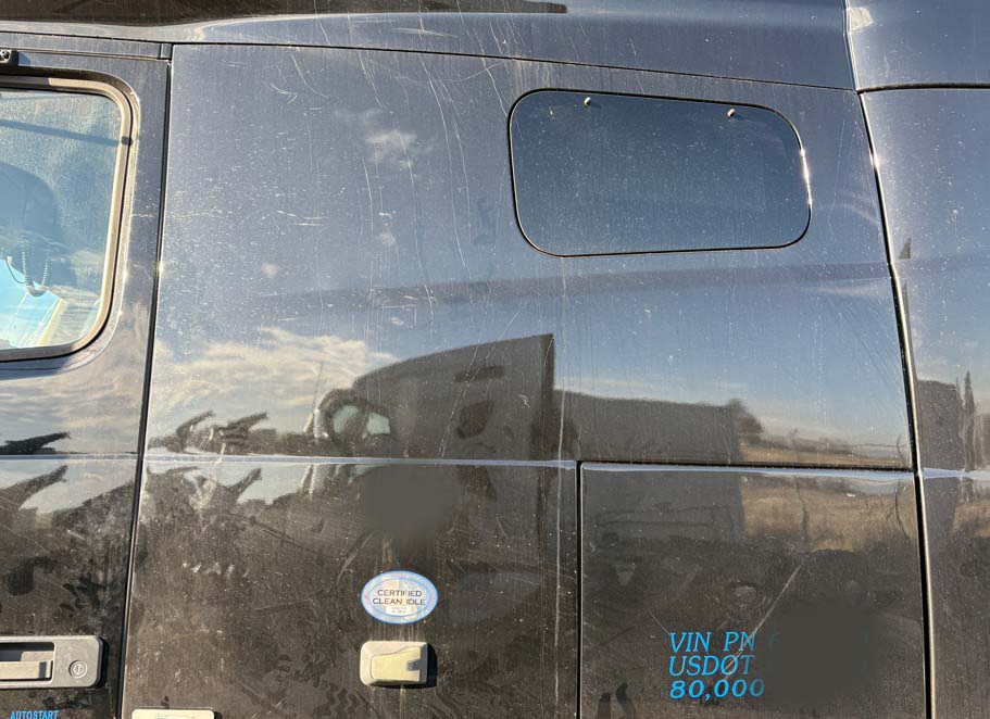 2023 Volvo VNL - Image 25