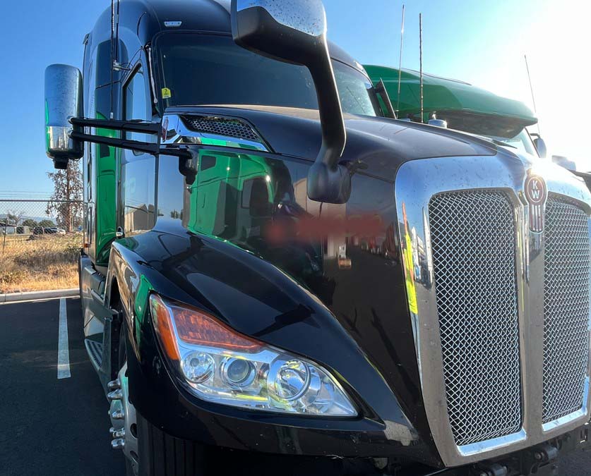 2023 Kenworth T680 (1)