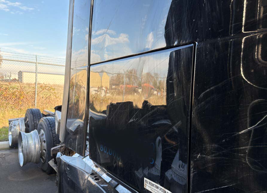 2023 Volvo VNL - Image 28