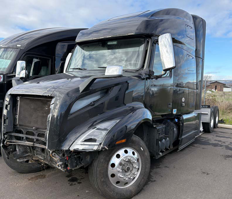 2023 Volvo VNL - Image 4