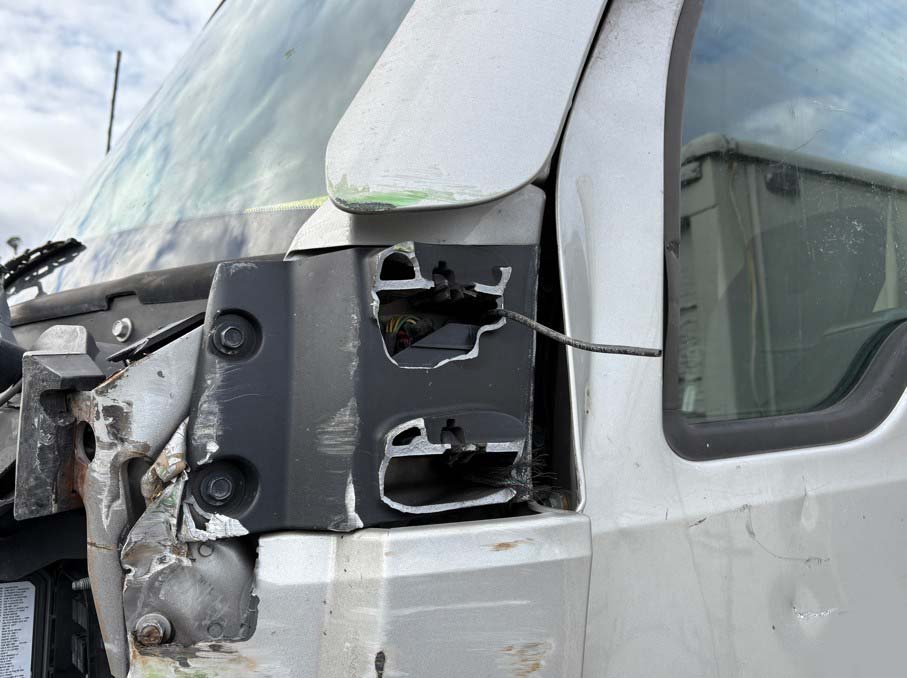 2023 Kenworth T680 (2) - Image 4