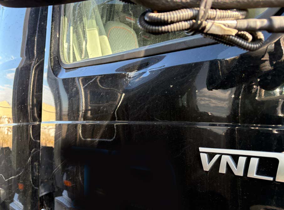 2023 Volvo VNL - Image 29