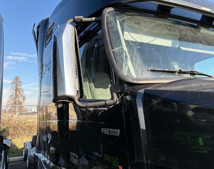 2023 Volvo VNL - Image 30