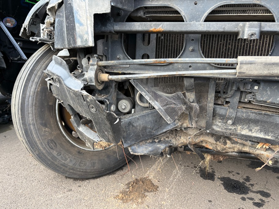 2023 Volvo VNL - Image 31