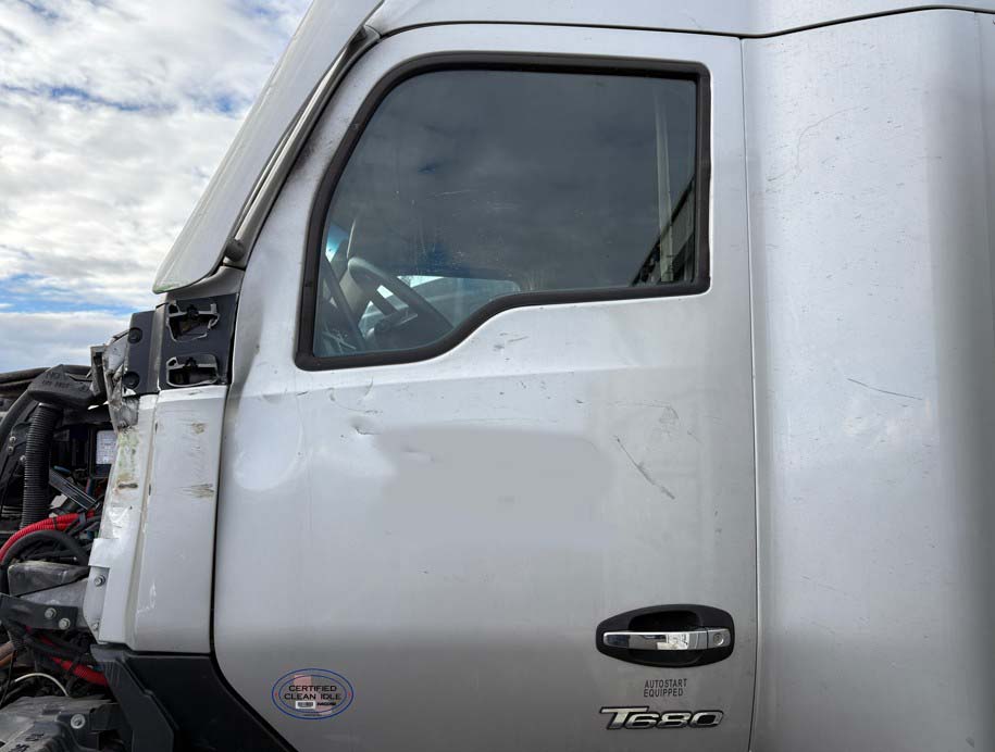 2023 Kenworth T680 (2) - Image 32