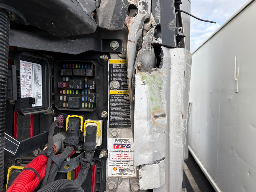 2023 Kenworth T680 (2) - Image 10