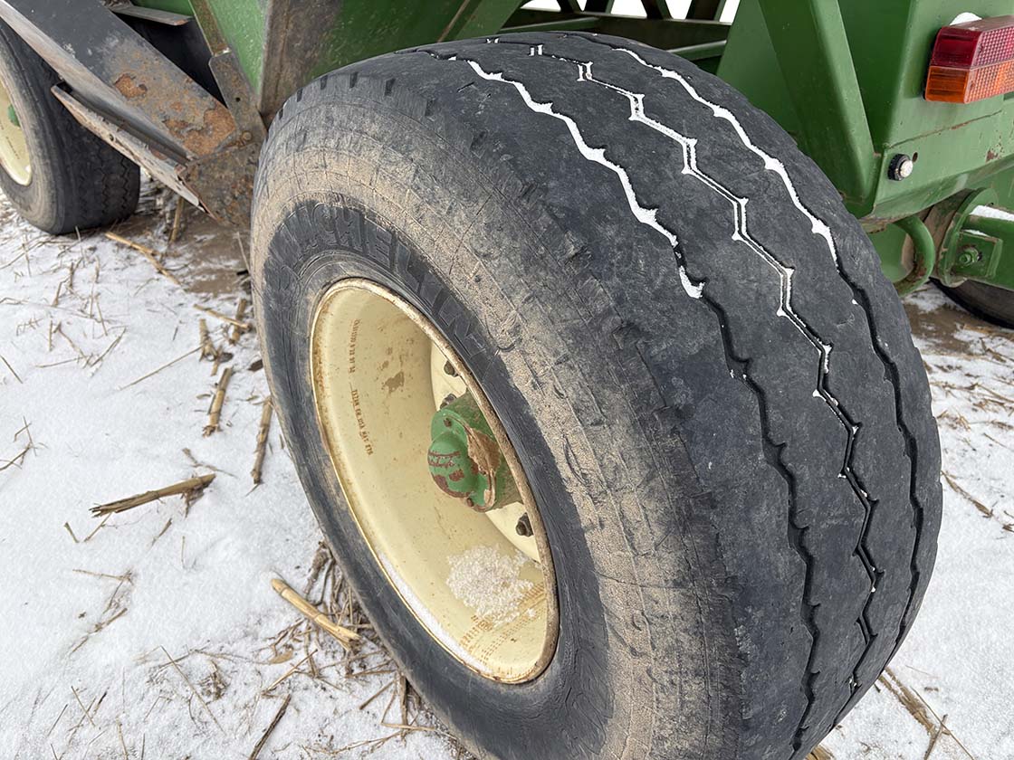 1998 Brent GT640 Gravity Wagon - Image 22