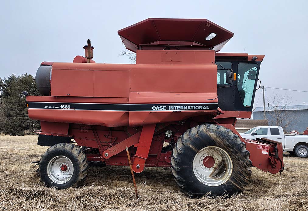 1993 Case IH 1666 Combine - Image 5