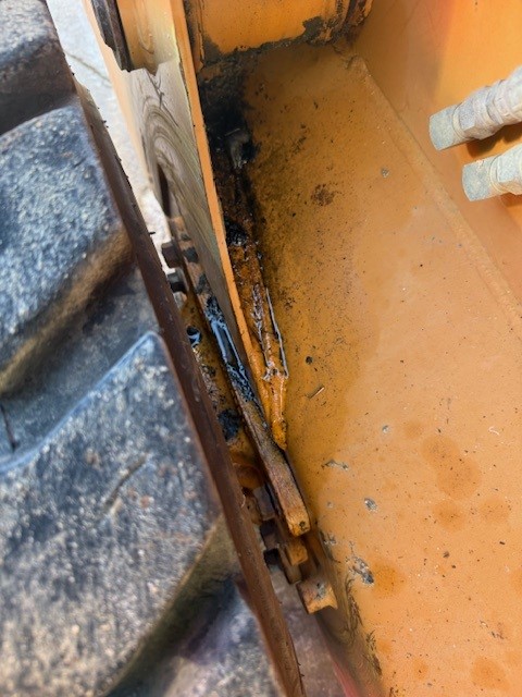 2004 CASE 85XT Skid Steer - Image 8