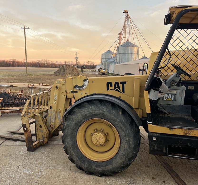 1998 Caterpillar TH63 Telehandler - Image 3