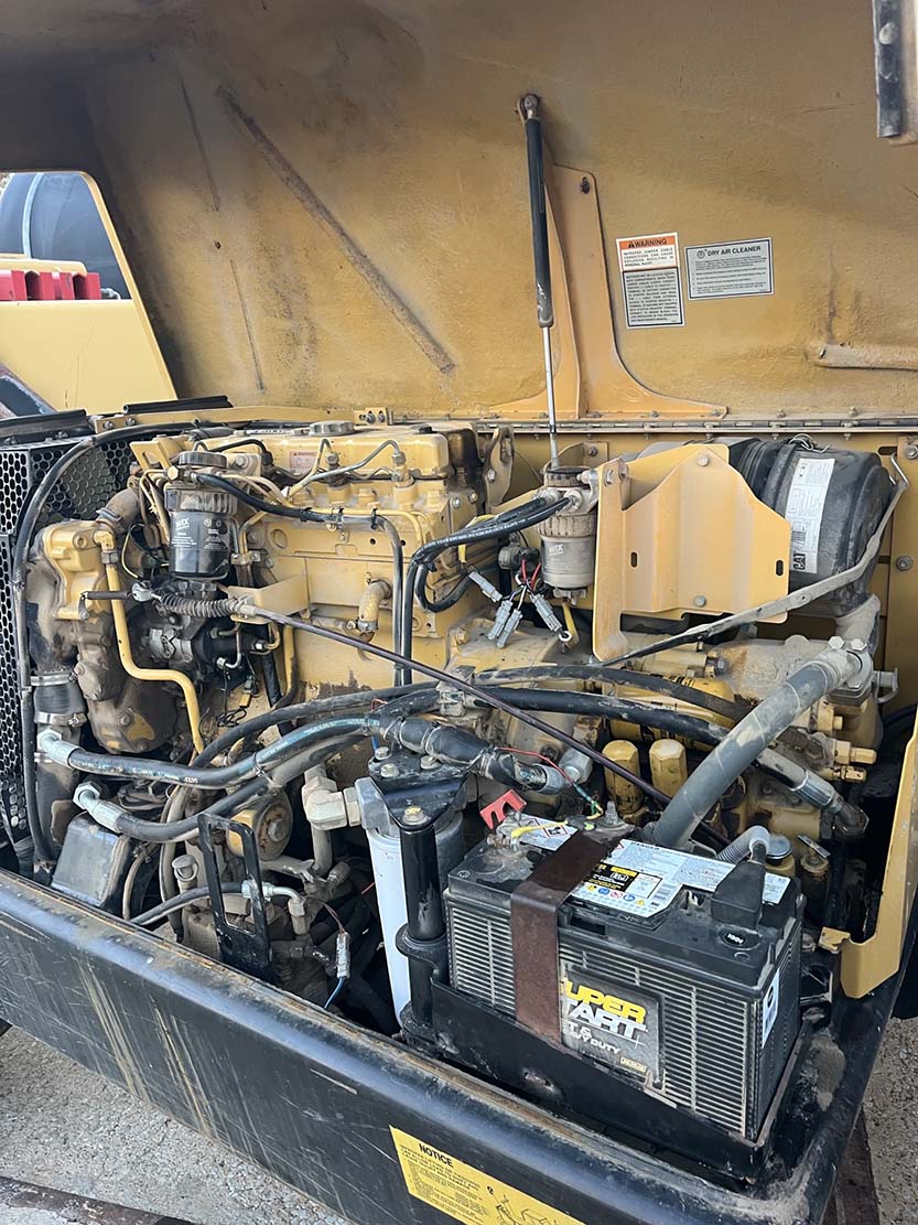 1998 Caterpillar TH63 Telehandler - Image 4