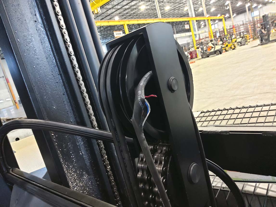 2025 Crown SP3520-30 Stock Picker - Image 3