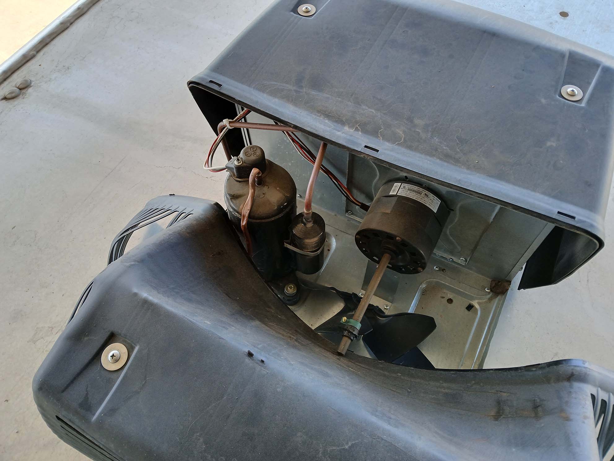 2018 Universal Trailer Corp. Horse Trailer - Image 16