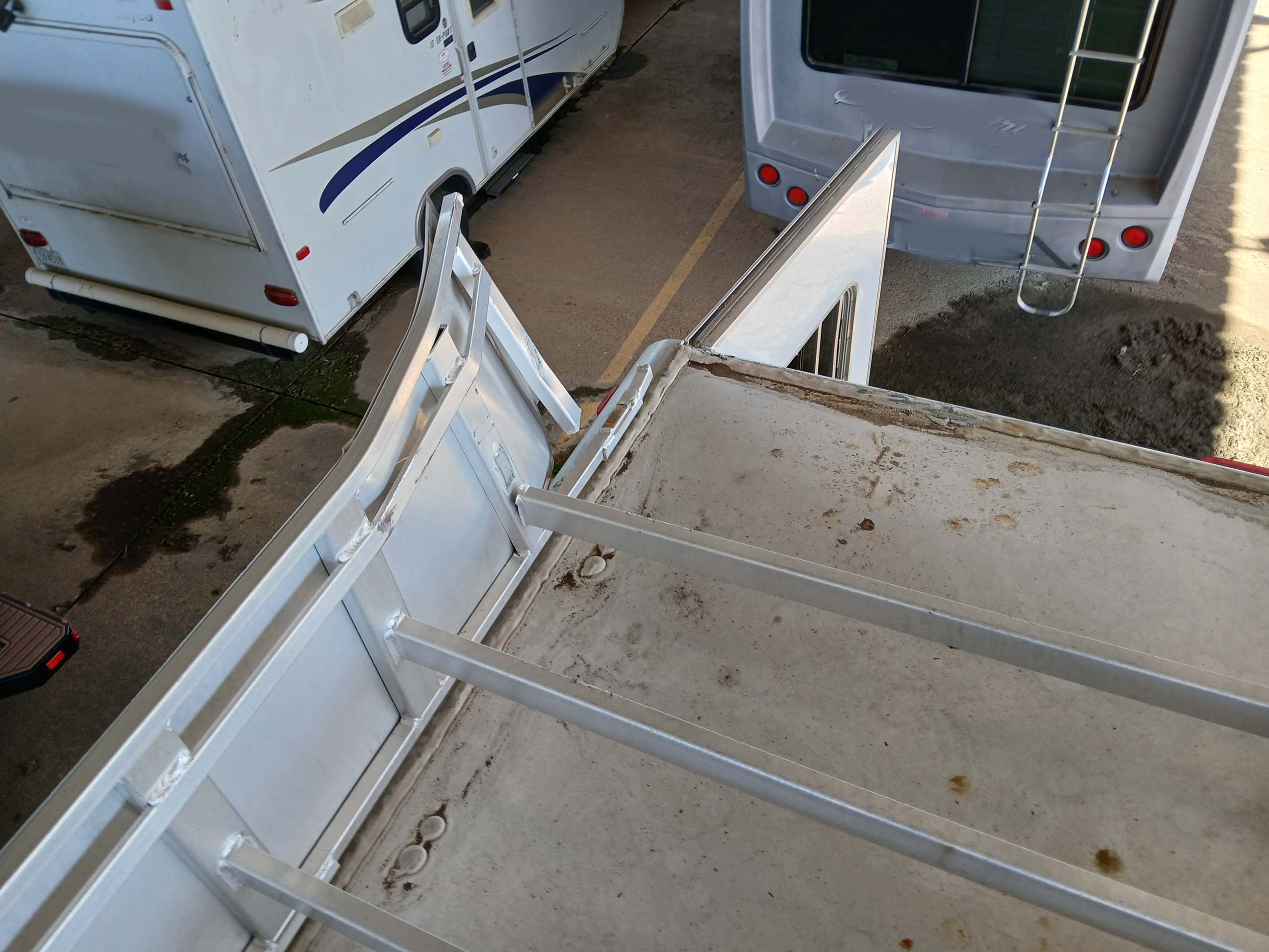 2018 Universal Trailer Corp. Horse Trailer - Image 20