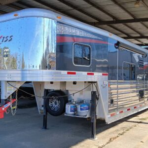 2018 Universal Trailer Corp. Horse Trailer