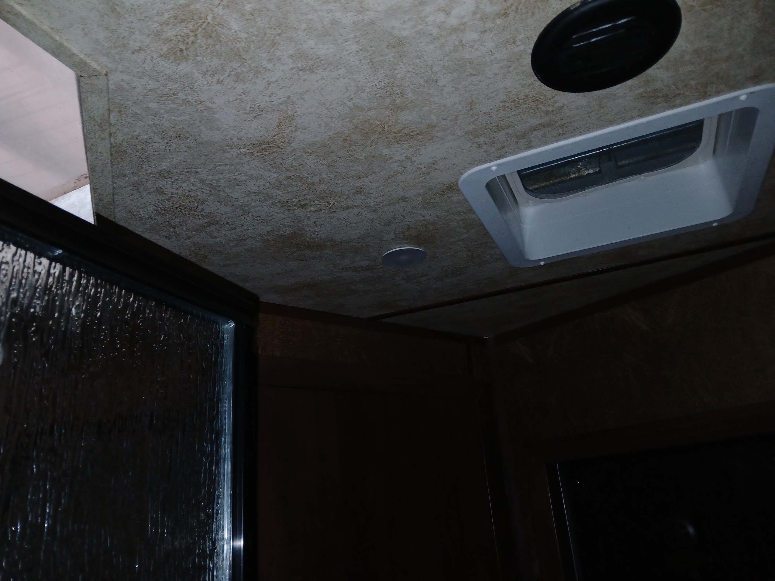 2018 Universal Trailer Corp. Horse Trailer - Image 23