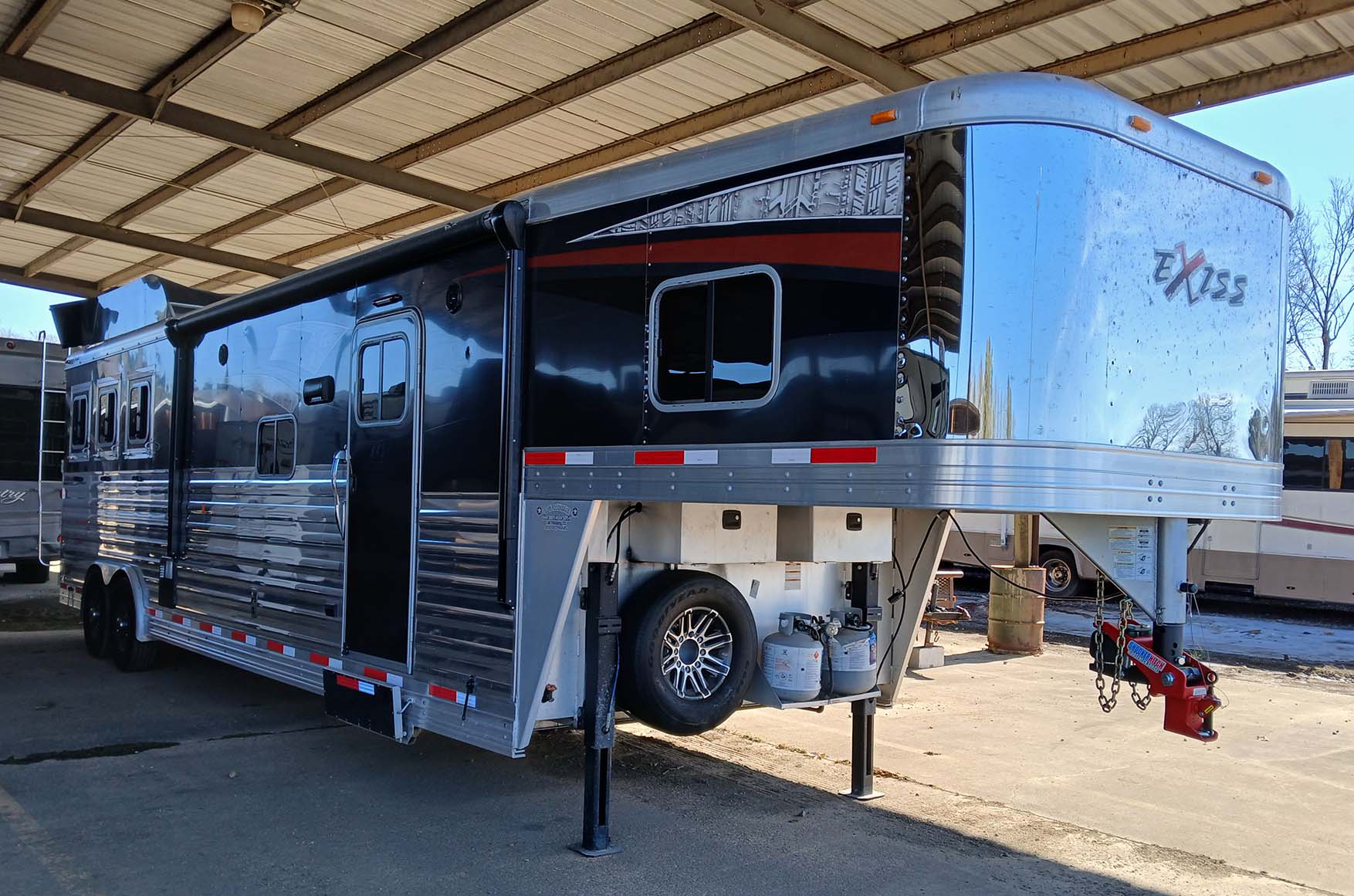 2018 Universal Trailer Corp. Horse Trailer - Image 3
