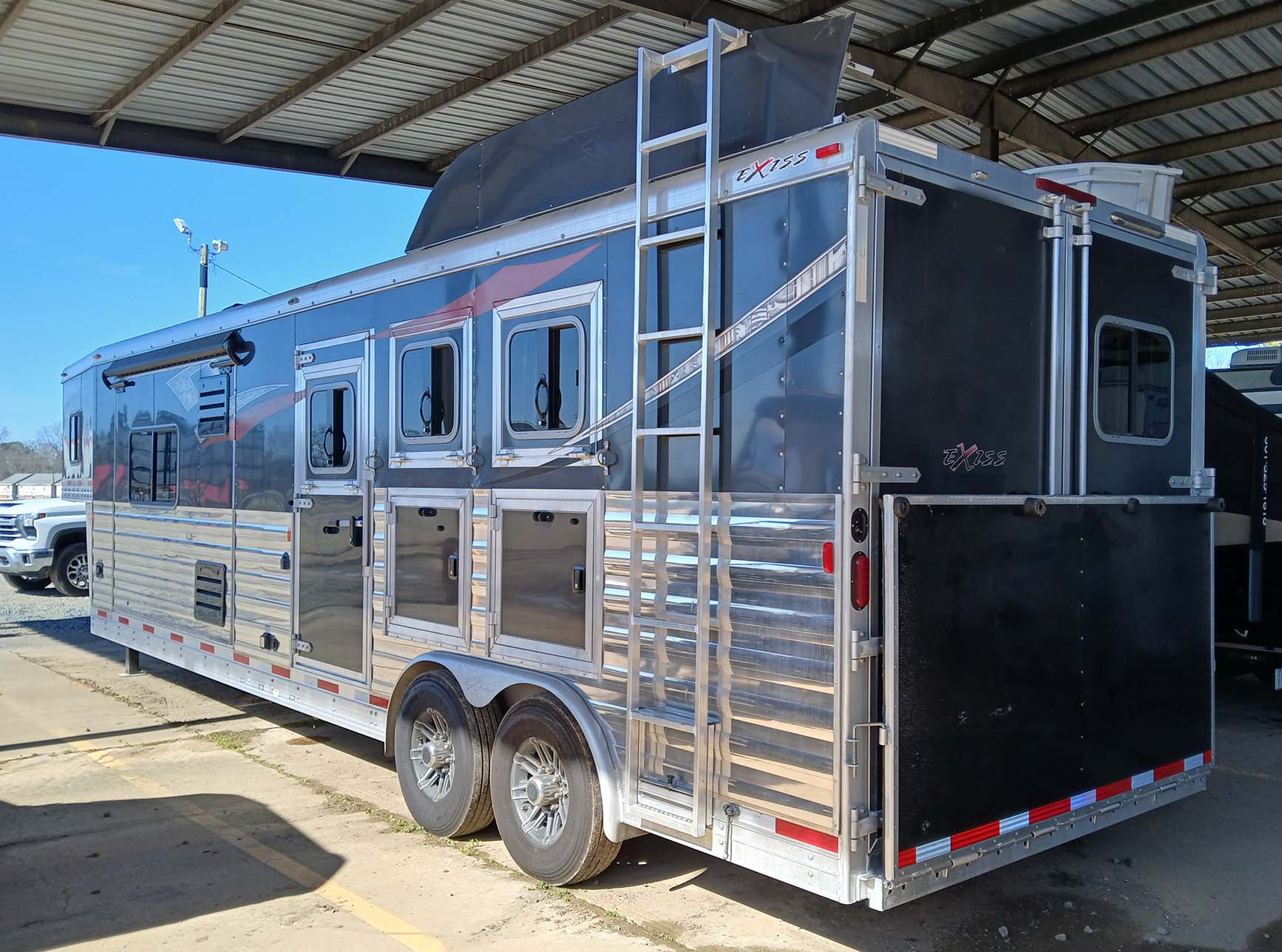 2018 Universal Trailer Corp. Horse Trailer - Image 5