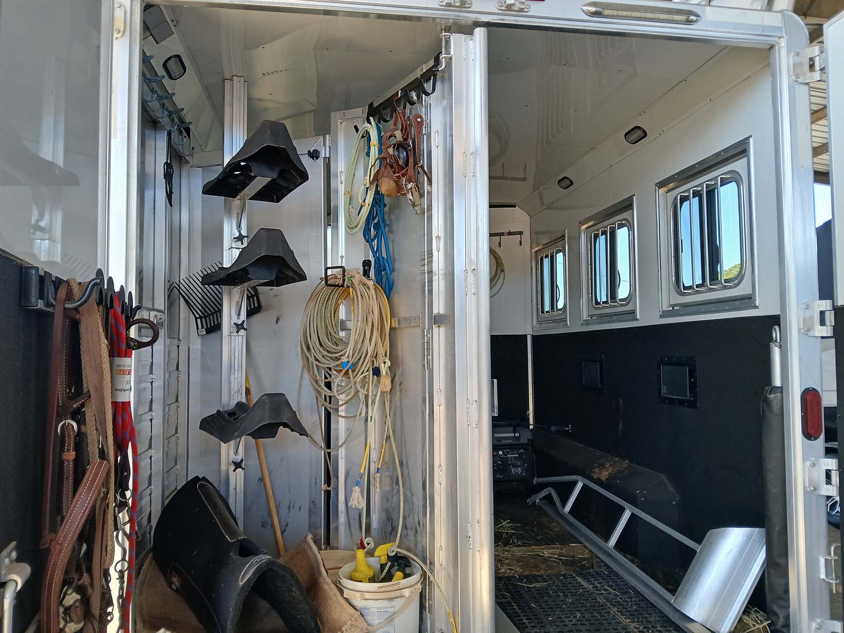 2018 Universal Trailer Corp. Horse Trailer - Image 6