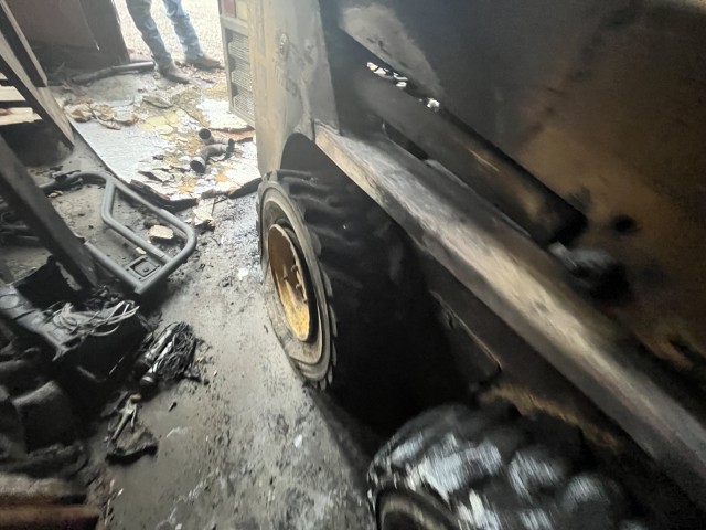 2000 Gehl 4835 Skid Steer - Image 2