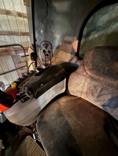 2003 New Holland CR960 Combine - Image 10