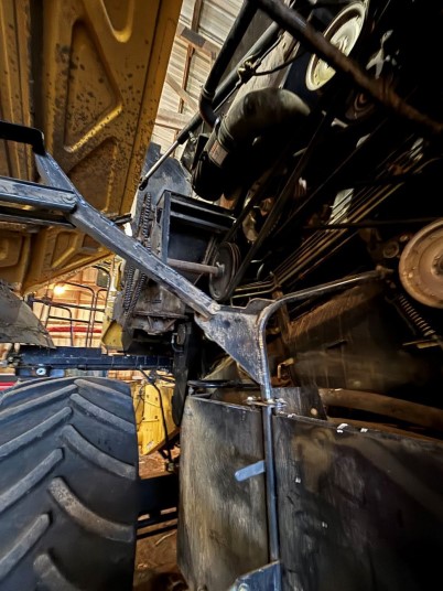 2003 New Holland CR960 Combine - Image 12