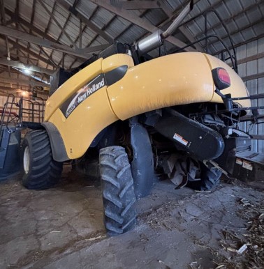 2003 New Holland CR960 Combine - Image 4