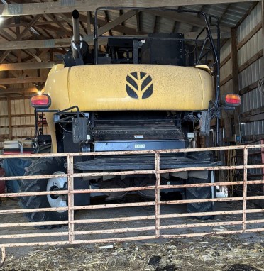 2003 New Holland CR960 Combine - Image 6