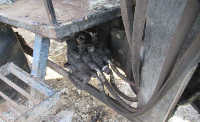 2002 New Holland TL90 Tractor - Image 22