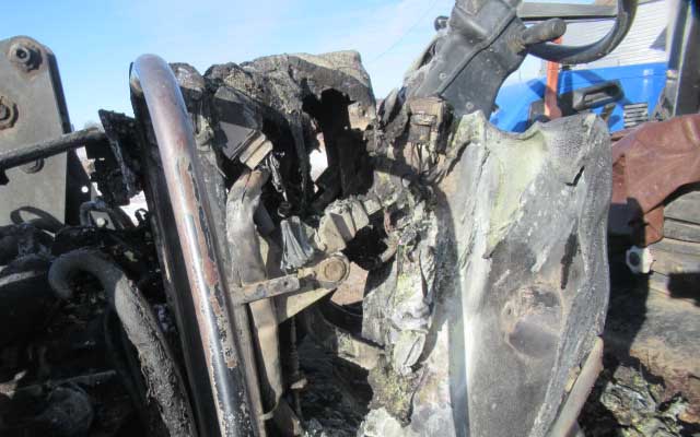 2002 New Holland TL90 Tractor - Image 9