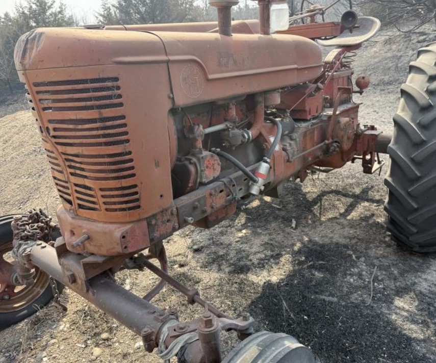 1953 CASE IH Super M Tractor - Image 2