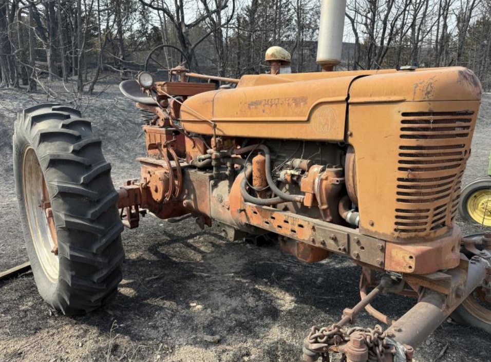 1953 CASE IH Super M Tractor - Image 3